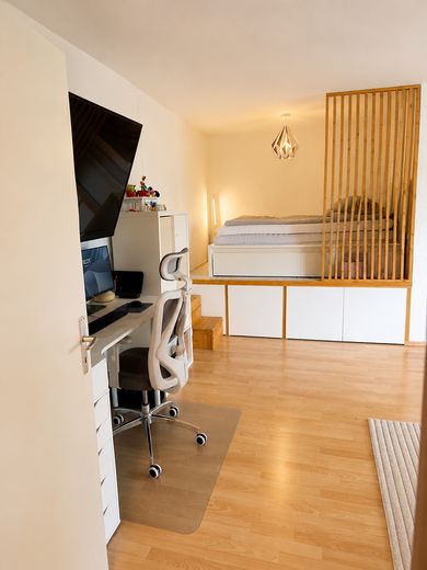 Helle 1-Zi. Wohnung mit großem Balkon gut vermietet und attraktiv gelegen in Großburgwedel – Schlafbereich
