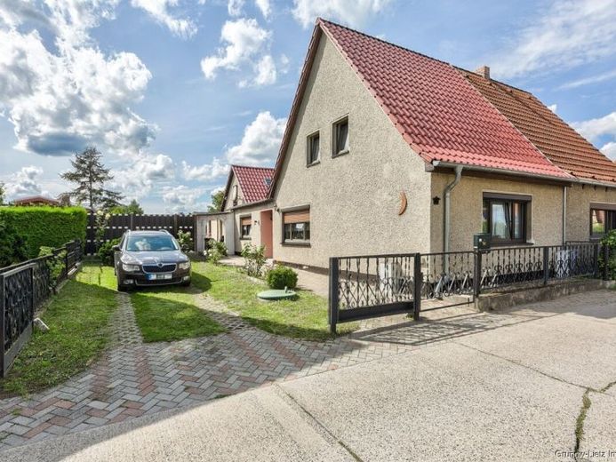 Doppelhaushälfte mit großzügigem Grundstück und vielseitigen Nutzungsmöglichkeiten in Leegebruch – Foto 1