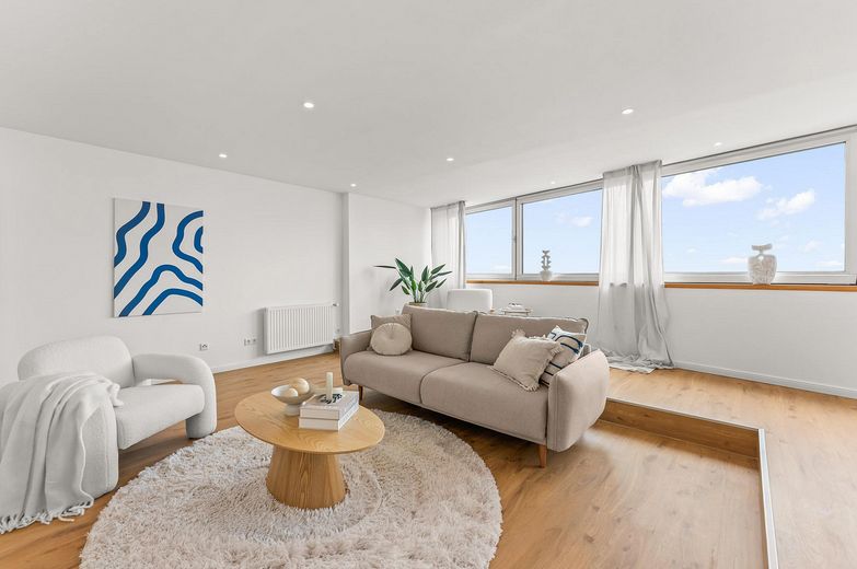 Penthouse mit Skyline-Feeling – Exklusive Wohnung im 22. Obergeschoss, provisionsfrei – Wohnbereich