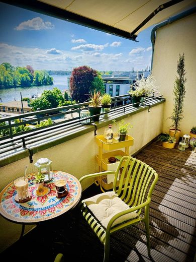 Dachgeschosswohnung mit Balkon und Terrasse – Balkon