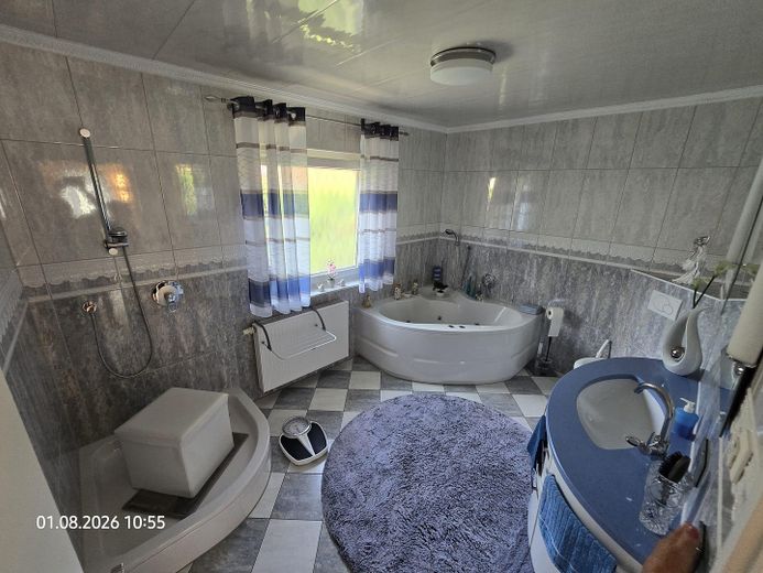 Casa unifamiliar bien cuidada con luminoso apartamento abuhardillado – Foto 17