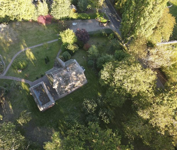 provisionsfrei: Reetdachhaus auf Traumgrundstück mit Meernähe & Ferienhaus-Potenzial – Südrügen – Luftbild