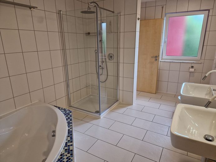 Erstkl. helle 3,5-Zi.-Wo., Blk, EBK, gr. Garage, Röthenbach a. d. Peg. – Foto 7
