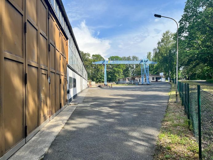 Waren-Umschlagplatz/Lager/Depot/Halle-Grd.9.536m²/ Nutzf.3.145m²-Dreiländereck DE/PL/CZ-Lkr. Görlitz – Halle 2 Zufahrt - 264,05m²