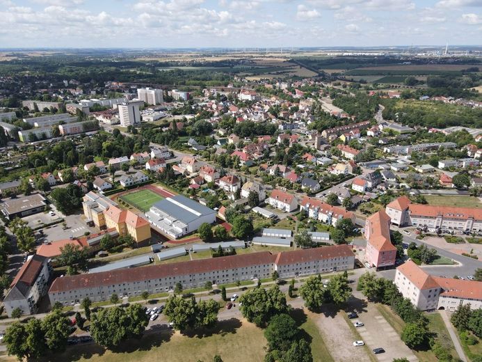 Frisch sanierte 3-Raumwohnung mit Balkon inklusive Einbauküche!!! – Blick über Bad Dürrenberg