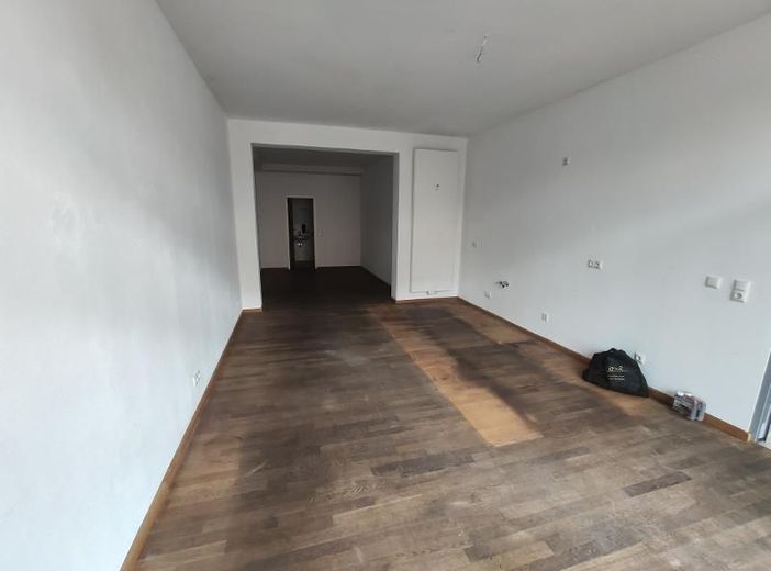 Laden- oder Bürofläche (links,zentral gelegen) – Warten / Empfang + Bar Bild 3