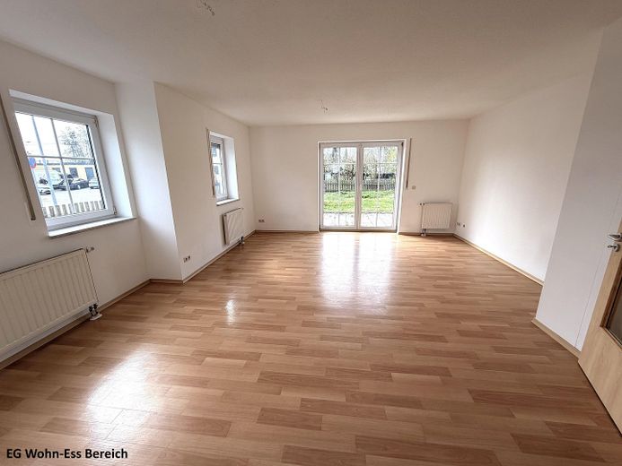 1-gezinshuis in 93333 Neustadt/Do (bj 2003), 120m² woonoppervlakte, 532m² grond en dubbele garage – EG Wohnen/Essen