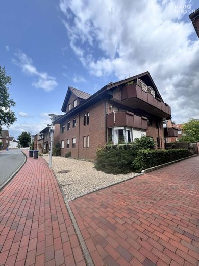 Straßenseite Blick auf Balkon