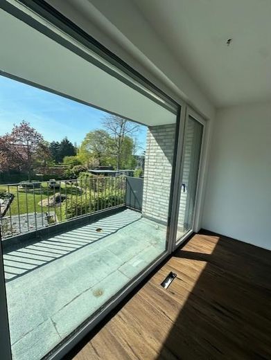 Großzügige helle Neubauwohnung im 1.OG eines Zweiparteienhaus in Verl – Zugang Dachterrasse