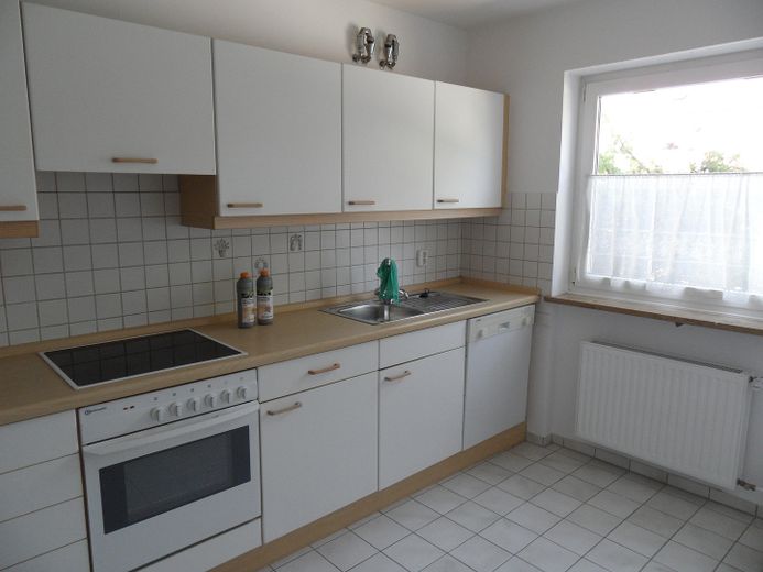 Direct intrekken in uw eigen huis met tuin aan de rand van München – Küche