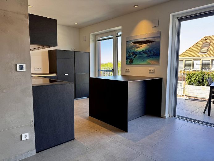 Penthouse met sauna, open haard, SmartHome, 2 TG-plaatsen direct bij het St. Franziskus-hospital – 08 Küche