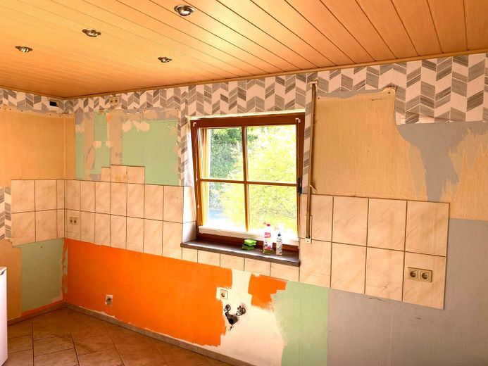 Freistehendes Einfamilienhaus mit Einliegerwohnung und Garage in ruhiger Lage (Sackgasse) von Brakel – Küche Einliegerwohnung EG