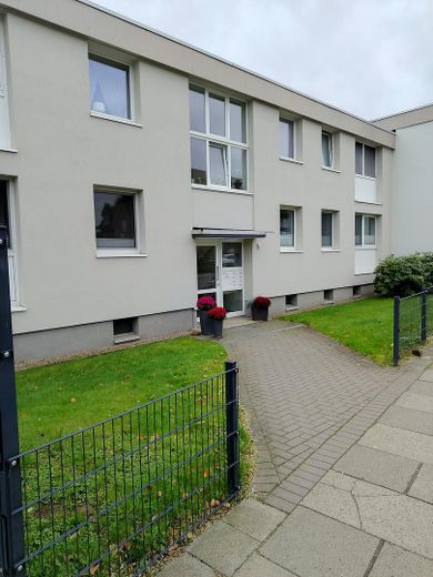 Gemütliche 3-Zimmer-Wohnung in Rosengarten-Eckel – Außenansicht Straßenseite