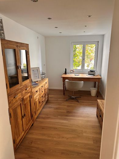Exklusive Designvilla mit Panoramablick+Einliegerwohnung – Luxus, der Maßstäbe setzt – UG Büro Küche