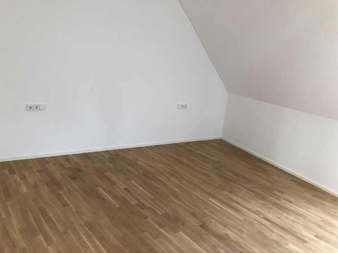 2 ZKB - Exklusive, barrierefreie Wohnung in Seeheim inkl. 2 Stellplätze – Großzügiges Schlafzimmer