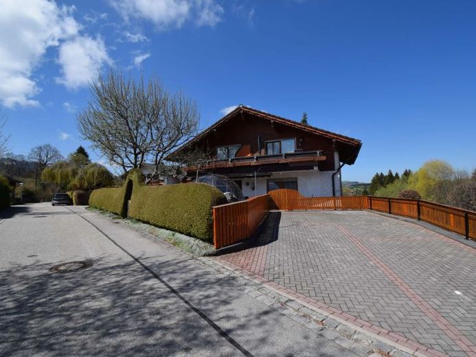 Vielseitiges Mehrfamilienhaus mit drei Wohneinheiten – ideal für Eigennutzer oder Kapitalanleger – Foto 1
