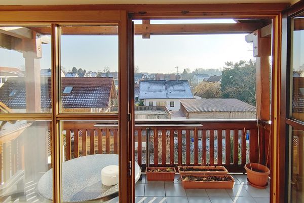 Avis aux investisseurs : duplex habité et meublé de 4 pièces avec cuisine, salle de bains et WC supplémentaires, dans un quartier calme proche du centre