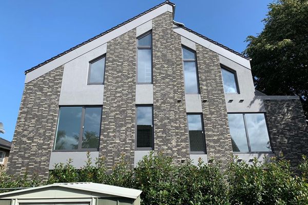EBK’li akıllı ev, balkon: Halstenbek’te aydınlık 4 odalı daire