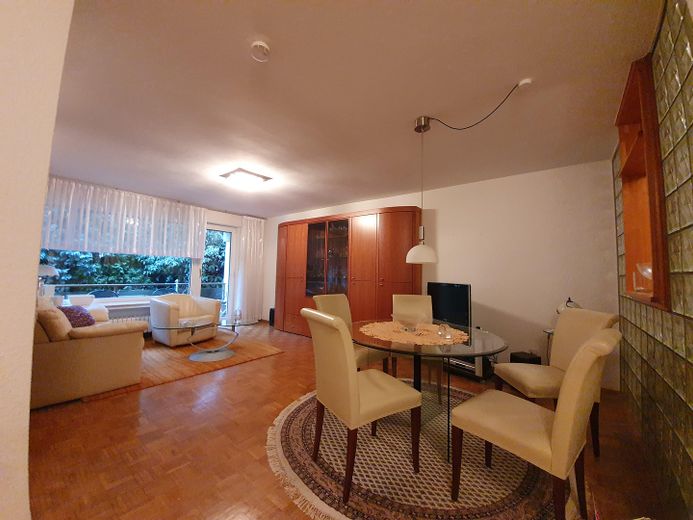2,5 odalı Altenbochum, balkon, sakin, yeşil, merkezi, banyo: küvet + duş, gerçek ahşap parke – Wohn-Essbereich