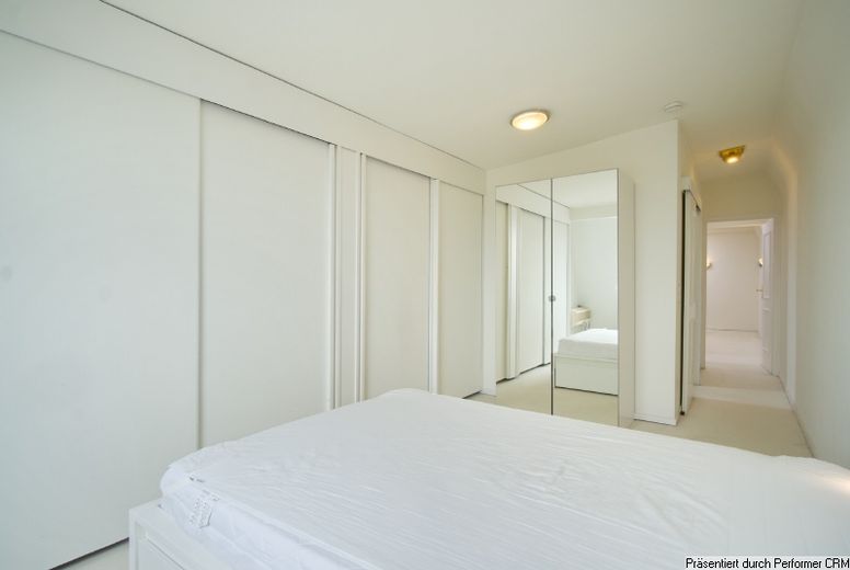 Im Herzen von Düsseldorf Oberkassel: Großzügige, möblierte 2-Zimmer-Wohnung im 5. OG mit Aufzug – 54872a500d8cf99aae91ccf9bcf82fd5c2498e4d.jpg