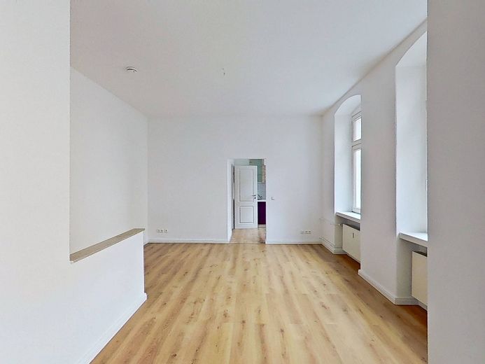 Viel Platz zum Wohlfühlen - Helle 2-Zimmer-Wohnung mit EBK in fußläufiger Nähe zur Altstadt – Ansicht I: Wohn- und Esszimmer