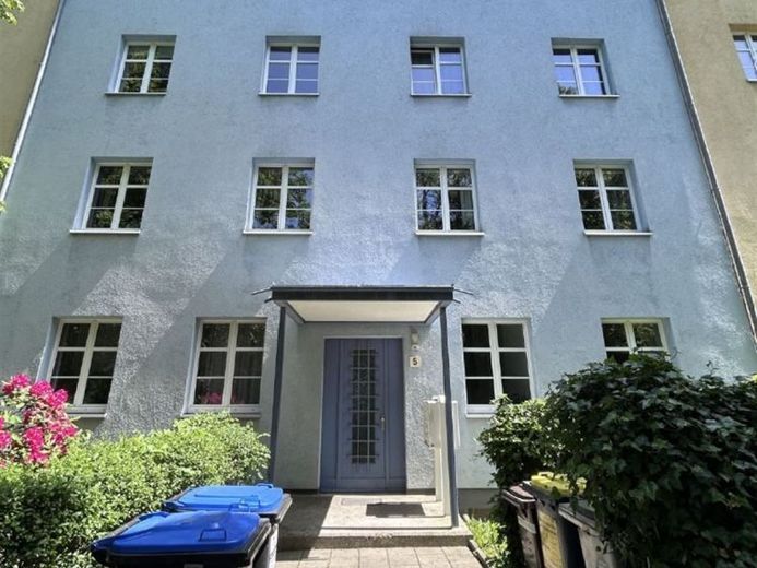 * Ampio appartamento di 2 locali con nuovo laminato, bagno con vasca e balcone a un prezzo eccezionale! * – Foto 1
