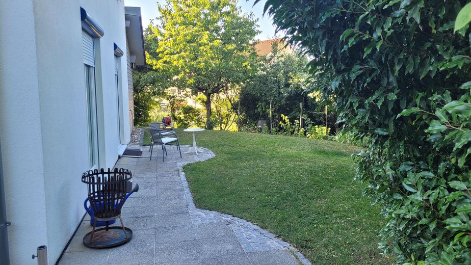 Freistehendes Familienhaus in ruhiger Sackgasse – 223 m², Dachstudio&separater Bürobereich – Ostterrasse