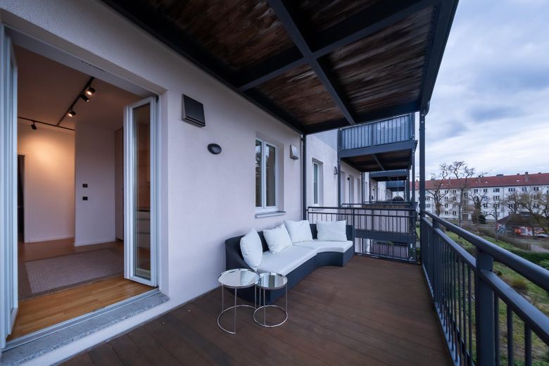 Frisch saniert & bezugsfertig I 3-Zimmer I Einbauküche I riesiger Sonnenbalkon - von privat – Balkon