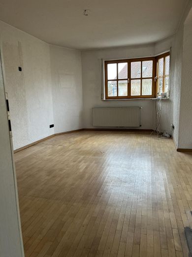 Maison jumelée adaptée aux familles avec jardin, sauna, studio et sous-sol à Stegaurach – Wohnzimmer