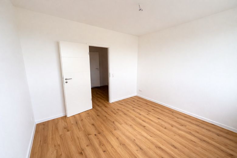 Kernsanierte 3-Zimmer-Wohnung mit moderner Einbauküche in zentraler Lage – Schlafzimmer