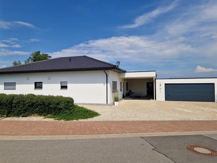 Eingang, Carport, Doppelgarage