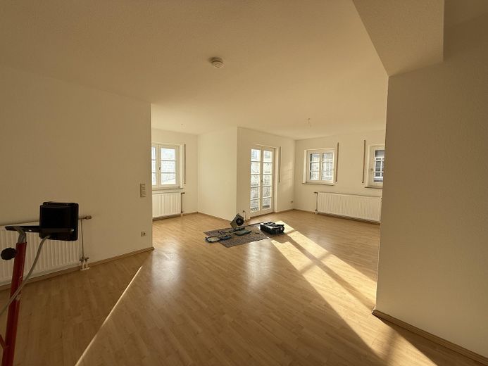 Zentrale 2,5 Zi.-Wohnung mit Balkon // Stadtzentrum Weil der Stadt – Foto 1
