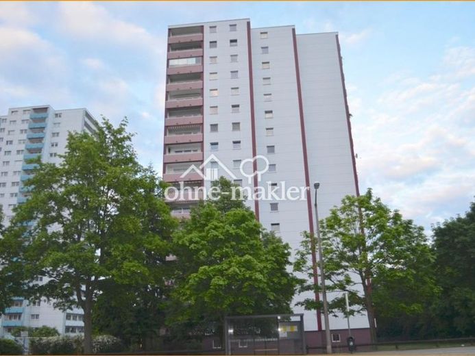 3-Zimmer-Wohnung mit Balkon, EBK & Weitblick im 11. OG – modernisiert und barrierefrei – फोटो 1