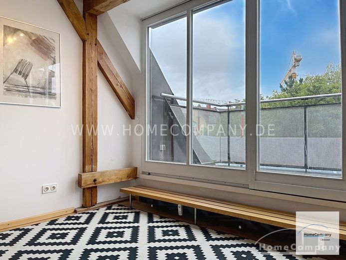 Helle, modern möblierte 1,5-Zimmer-Dachgeschoss-Maisonette-Wohnung mit Südbalkon in Schwabing – 0f4468c3b89b780e957260e8f41efaffc3a21efd.jpg