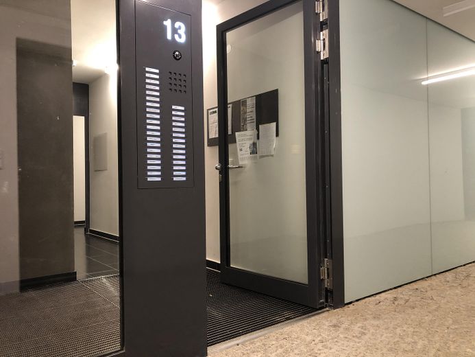 Alt Treptow'da teraslı, yüksek kaliteli mobilyalı stüdyo, Berlin Kreuzberg Neukölln Alt Treptow üçgeni – Hauseingang