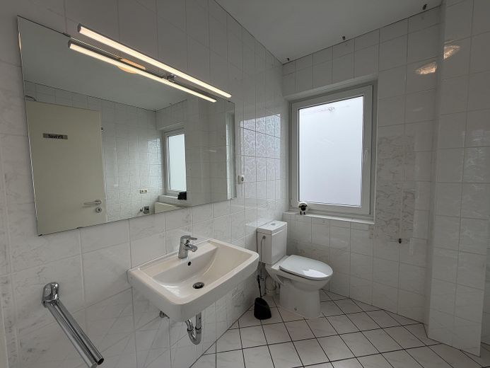 Exklusive Büro- und Praxisfläche // Hafen Travemünde – Haupt WC mit Dusche