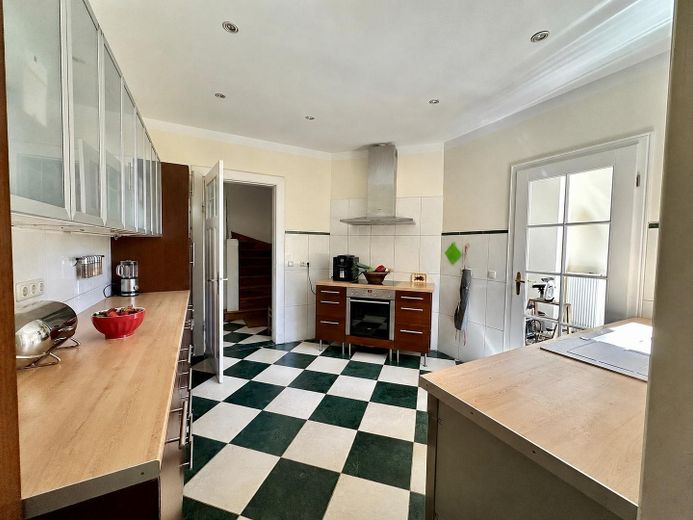 Villa mit Gutshauscharakter auf 3500m²-unverbaubarer Seeblick in Kieler Stadtrandlage – Küche