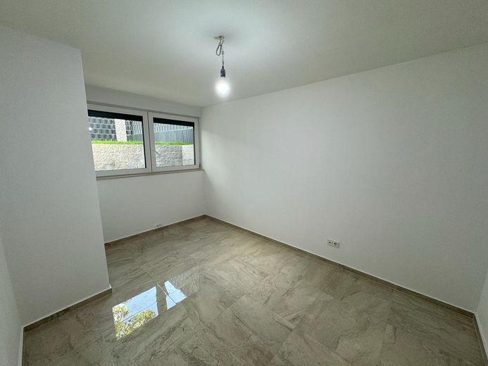 Modernes, großzügiges Einfamilienhaus mit Einliegerwohnung und Garage am Waldrand – Raum 2 unten