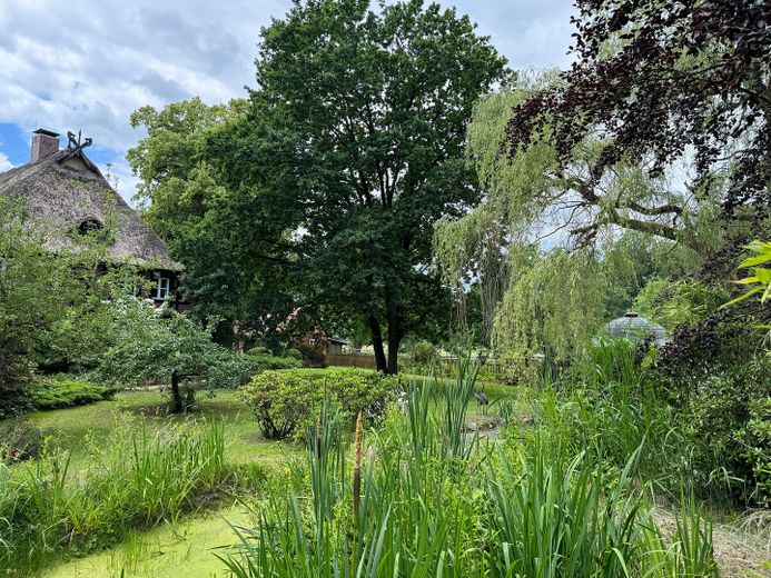 Exkl. Anwesen, Family-Office oder Pferdehof nur 64 km von Hamburg - max. bis 30 ha Eigenland möglich – Parkähnliche Gartenanlage