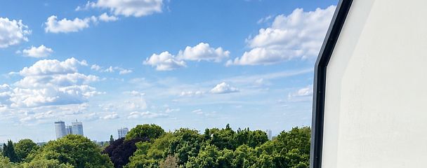 Über den Dächern von Eilbek – möbliertes City-Apartment mit Balkon & Weitblick – Balkon 