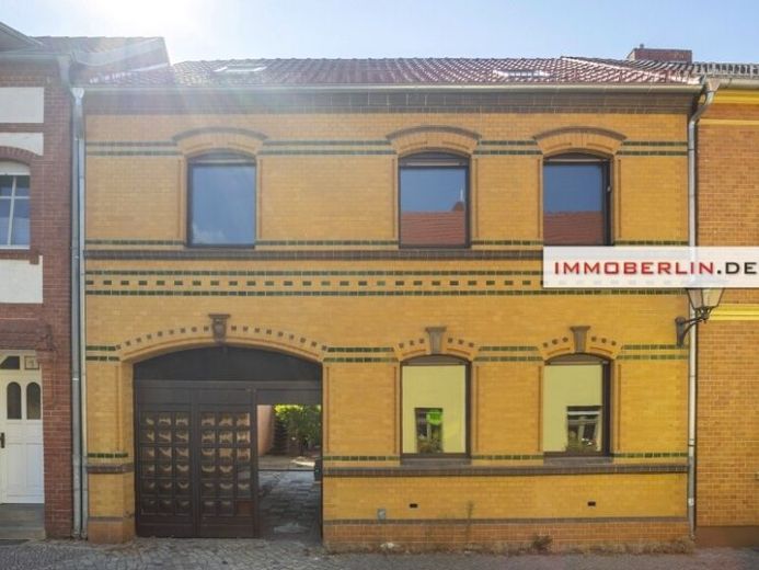 IMMOBERLIN.DE - Charaktervolles Ein-/Zweifamilienhaus mit Südwestterrasse, Innenhof & Garage – Foto 1