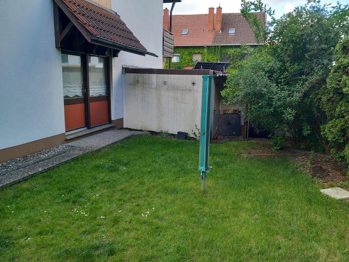 Garten seitlich/vorne