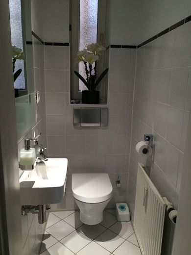 2-ZKB Luxus Altbau Designerküche |Designerbad |teilw. Fußbodenheizung | Balkon | Lift | Stellplatz – WC