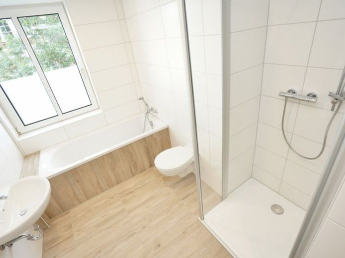 Großes Bad / Zentrale Lage – Foto 1