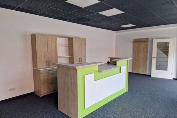 großes Ladengeschäft / Studio direkt an der Augustusburger Straße