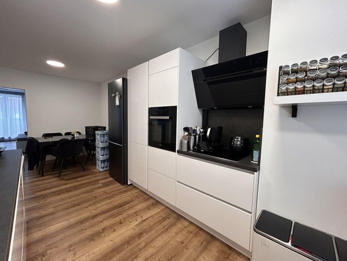 Sanierte und großzügige 2,5 Zimmer-Wohnung mit Wintergarten! – Foto 2