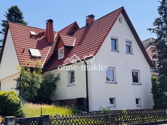 NO COMMISSION: Two-family house in a family-friendly location in Coburg-Scheuerfeld. Available immediately. – Foto 1