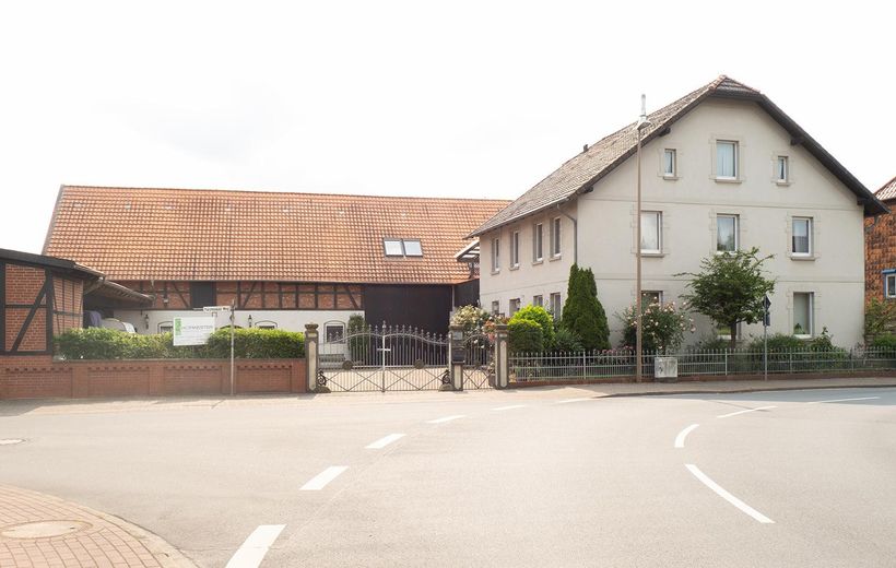 Hof Straßenansicht