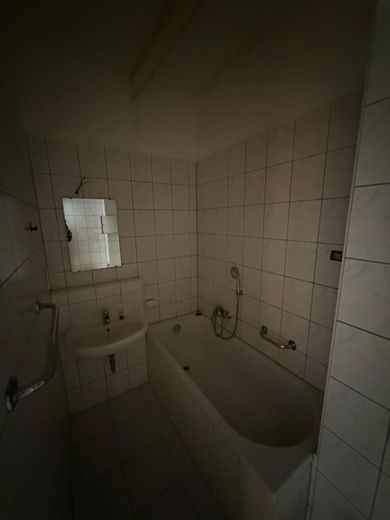 Gemütliche 2-Zi. mit Laminat, Balkon, EBK und Wannenbad in sehr guter Lage! – PHOTO-2026-06-10-11-42-47 (4)