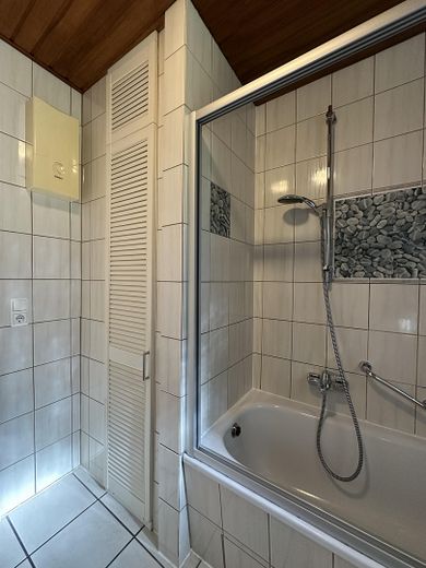 ZENTRUMSNAH! 1. OG Wohnung ETW in saniertem MFH – Bad
